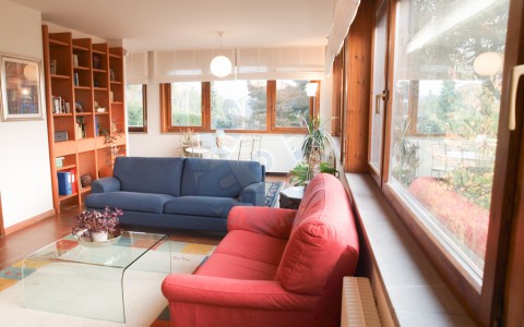 La Villa dai tre elementi: luce, legno & natura a Tarcento