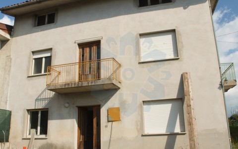 Casa al grezzo con giardino di 3.000 mq